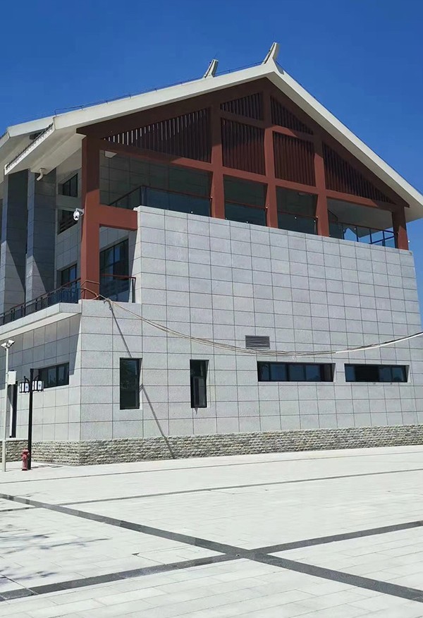 宝鸡芝麻灰花岗岩在景区地面及墙壁的应用