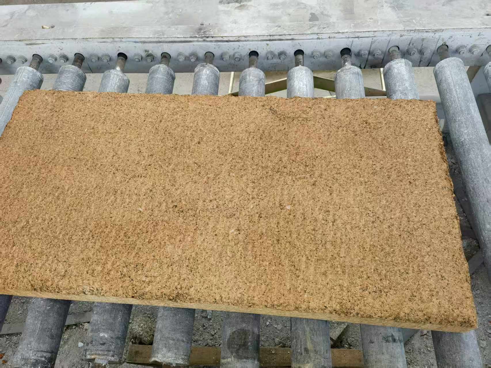 宝鸡 菠萝面老石板，做旧仿古石，流水线生产加工